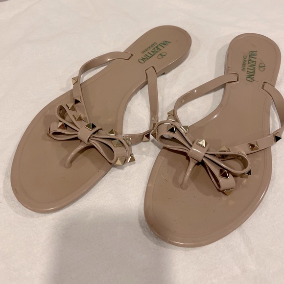 Valentino Rockstud nude thong sandals - Picture 1 of 3